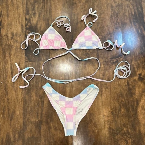 Alo Yoga ALO x Frankies Bikinis Katarina Top and Bottom - Pastel Checker - Picture 4 of 7